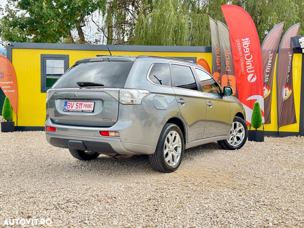 Mitsubishi Outlander 2.0 4WD Plug-In Hybrid Plus - 4