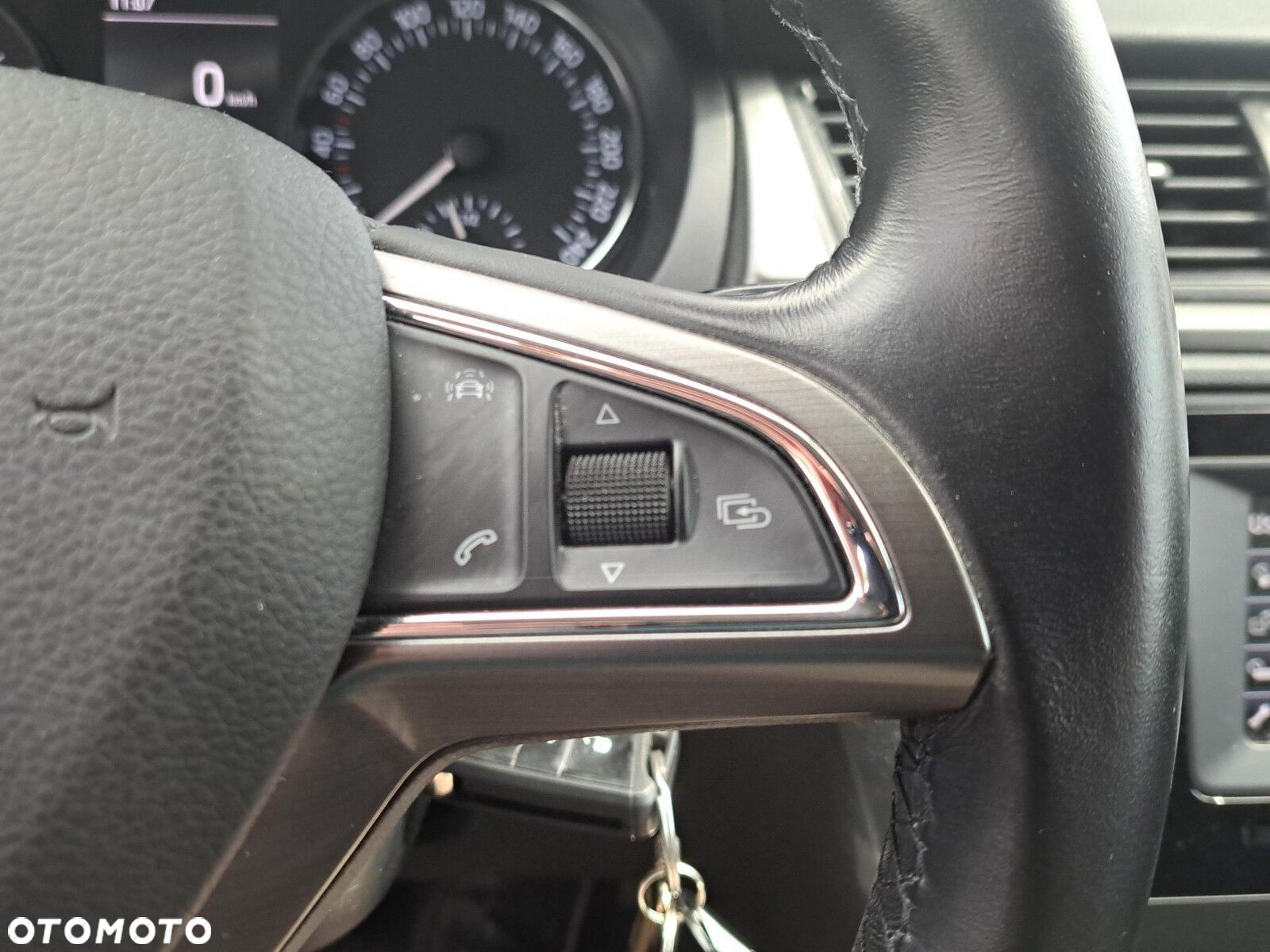 Skoda RAPID 1.2 TSI Ambition - 23