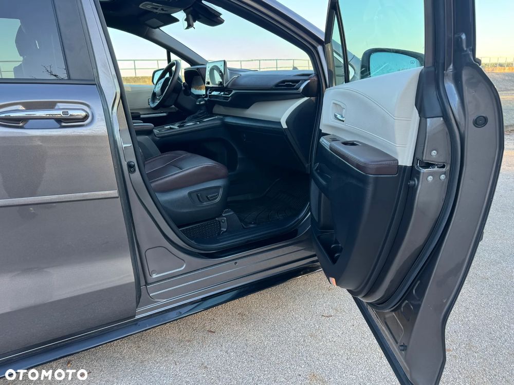 Toyota Sienna - 23