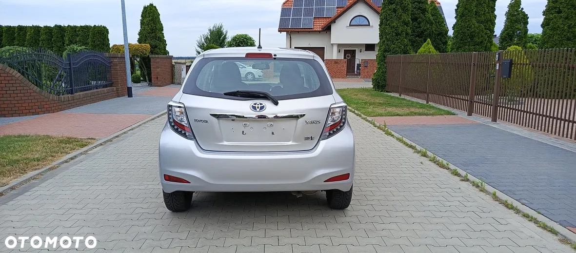 Toyota Yaris Hybrid 100 Dynamic - 4