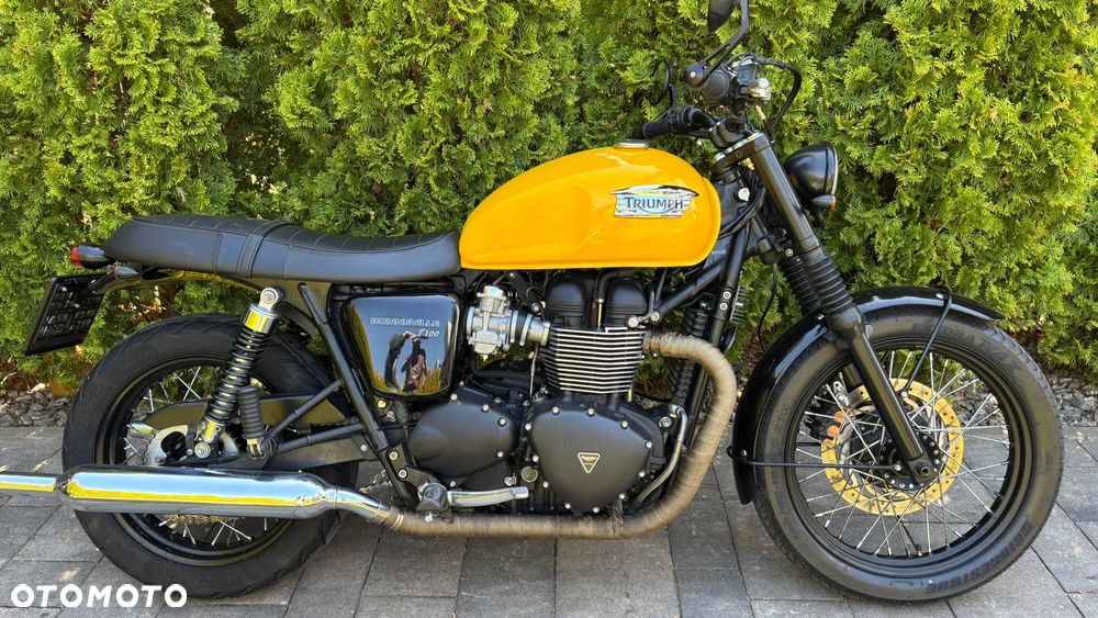 Triumph Bonneville - 1