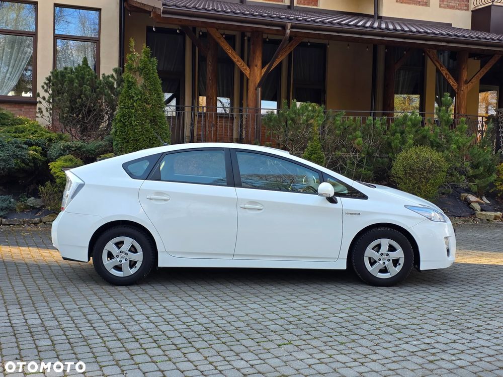 Toyota Prius (Hybrid) - 6