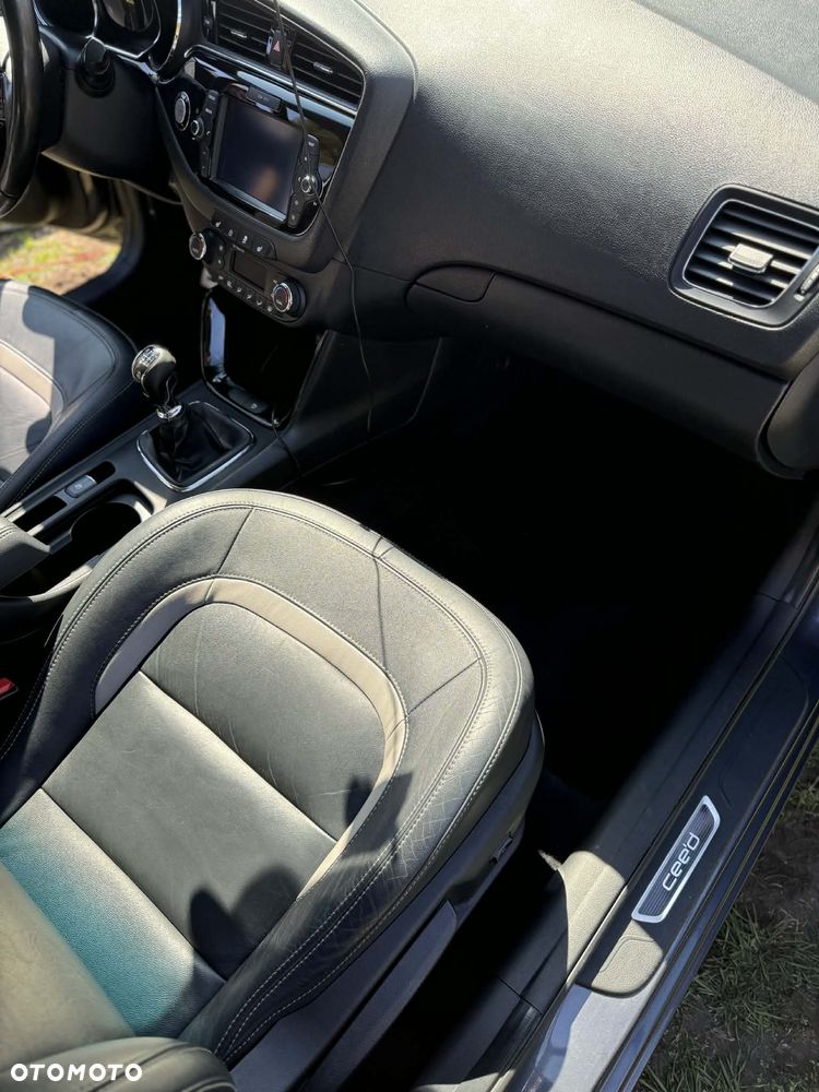 Kia Ceed 1.6 CRDi 136 ISG Platinum Edition - 31