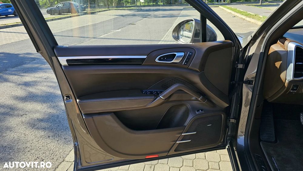 Porsche Cayenne S E-Hybrid Platinum Edition - 17