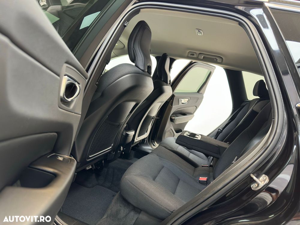 Volvo XC 60 B4 D AWD Geartronic Momentum Pro - 8