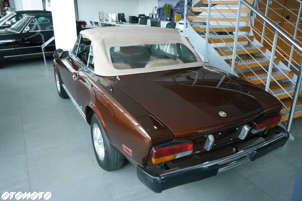 Fiat 124 Spider - 5