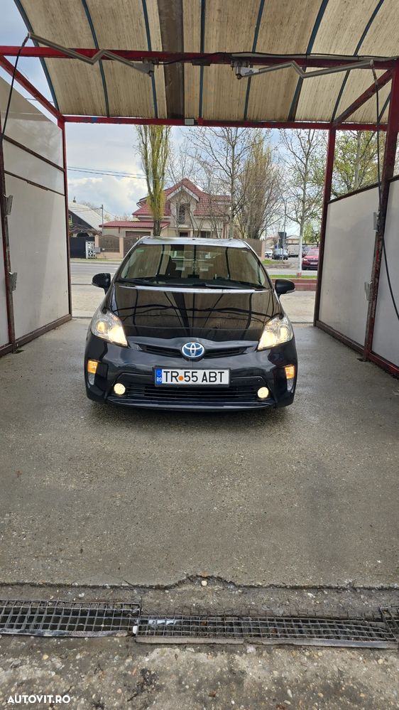 Toyota Prius (Hybrid) - 13