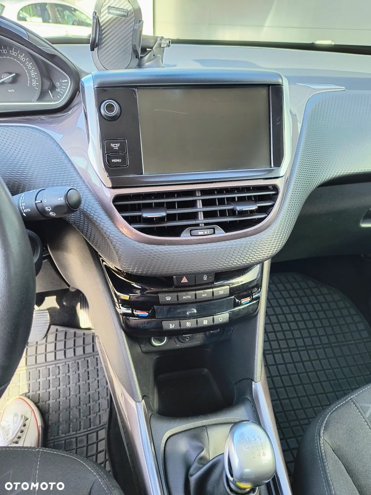 Peugeot 2008 1.6 e-HDi Allure S&S - 15