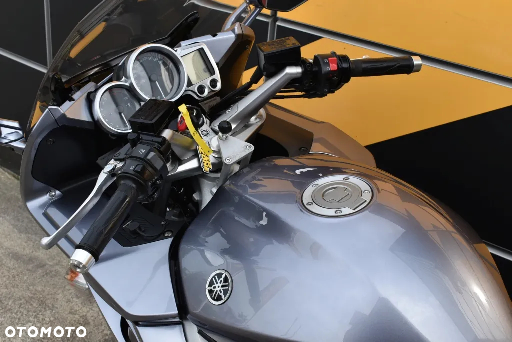 Yamaha FJR - 11