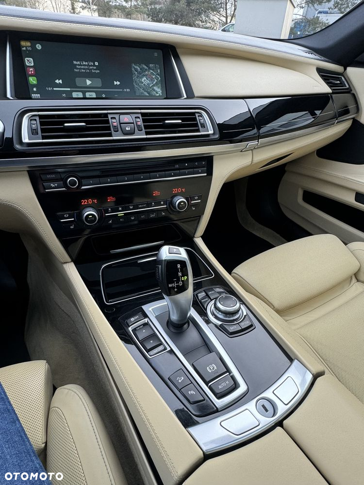 BMW Seria 7 740d xDrive - 24