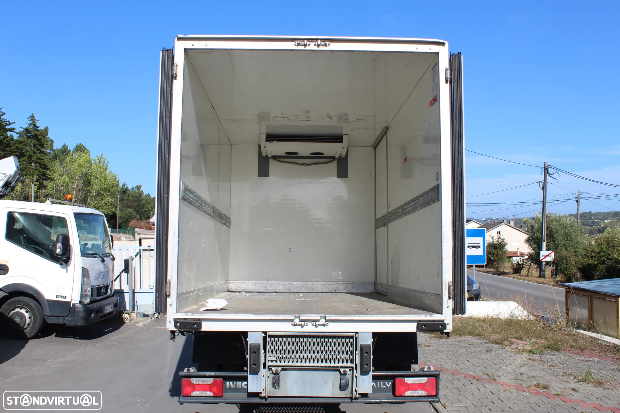 Iveco DAILY 35-130 FRIGORIFICO // CARRIER XARIOS 500 - 7
