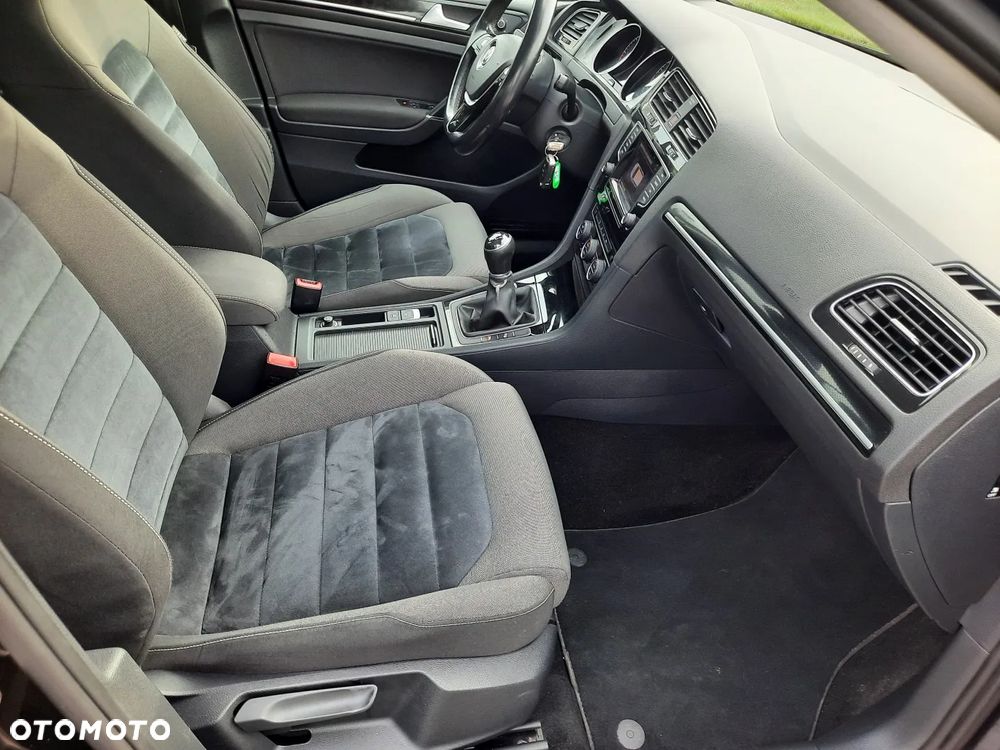 Volkswagen Golf 1.6 TDI DPF Comfortline - 23