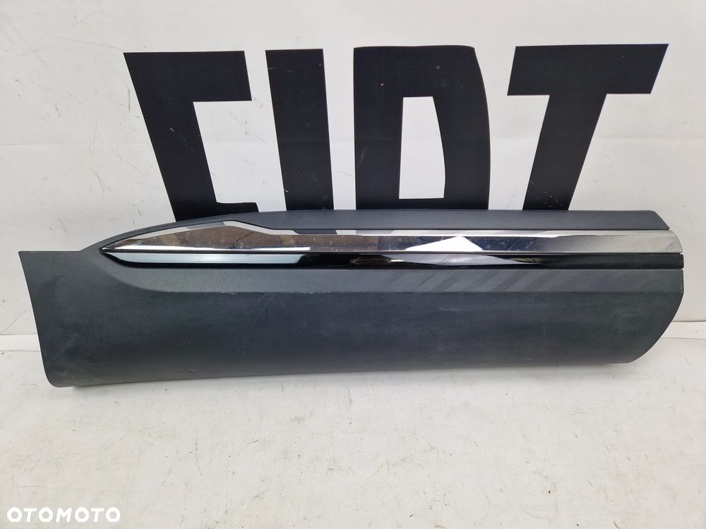 Listwa drzwi prawy tył tylnych Renault Arkana