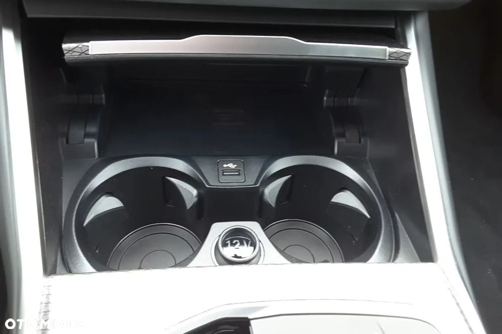 BMW Seria 3 318i M Sport - 24