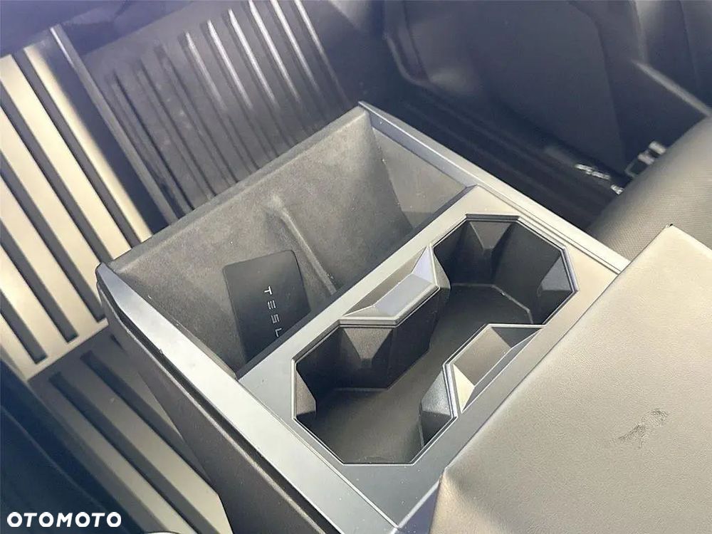 Tesla Cybertruck - 31