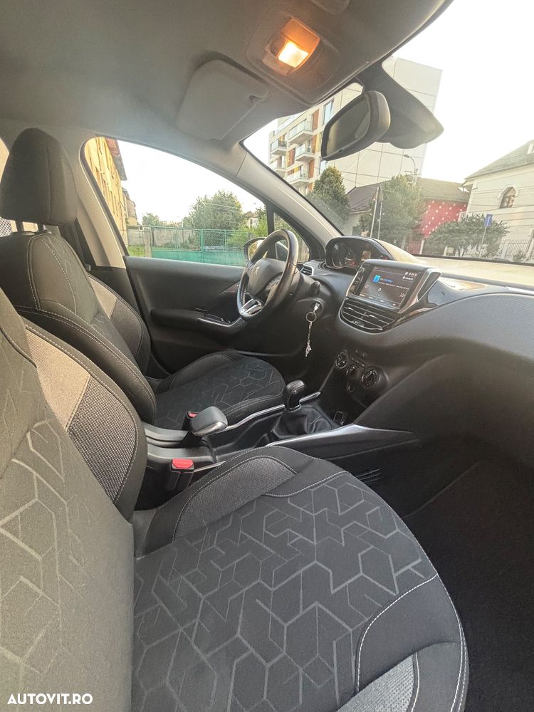 Peugeot 2008 1.2 L PureTech Active - 12