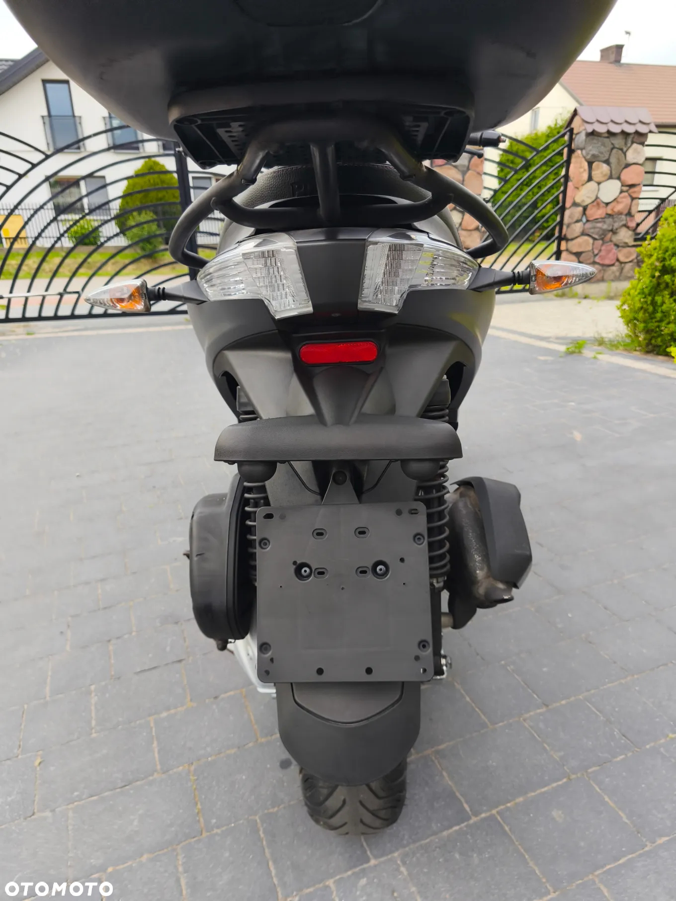 Piaggio MP-3 - 11