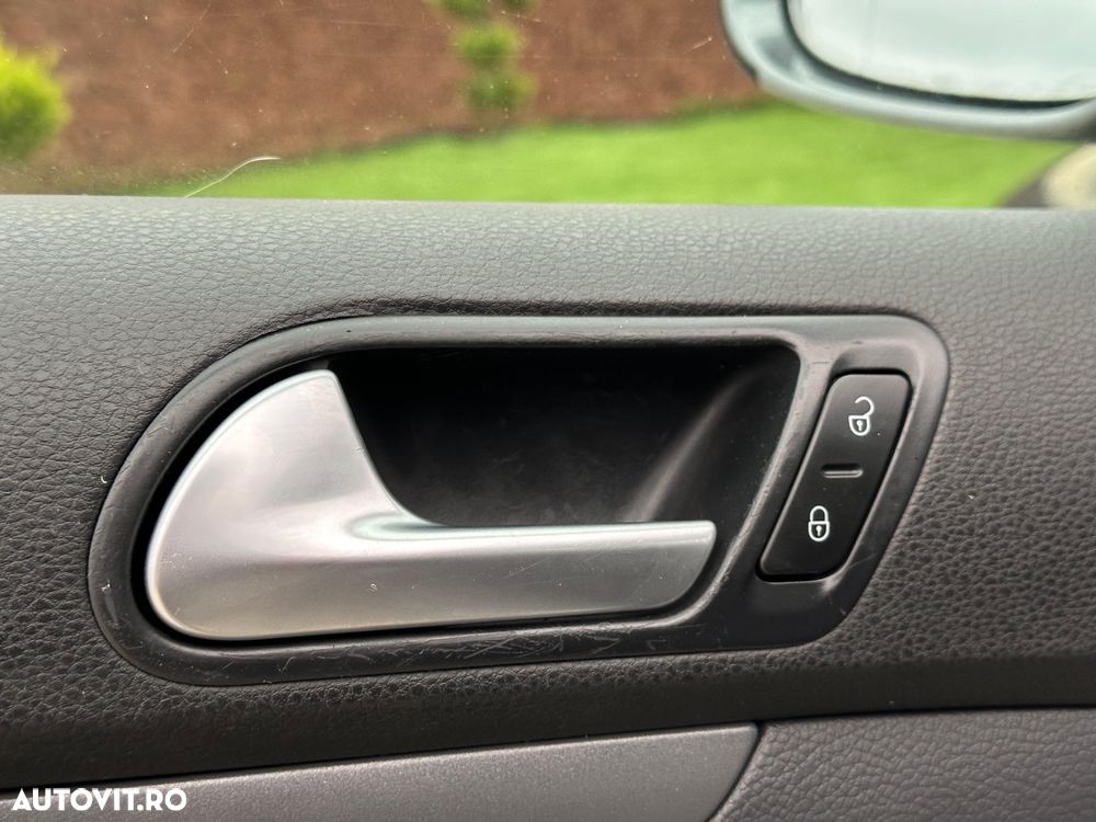 Volkswagen Jetta 1.9 TDI Comfortline - 28