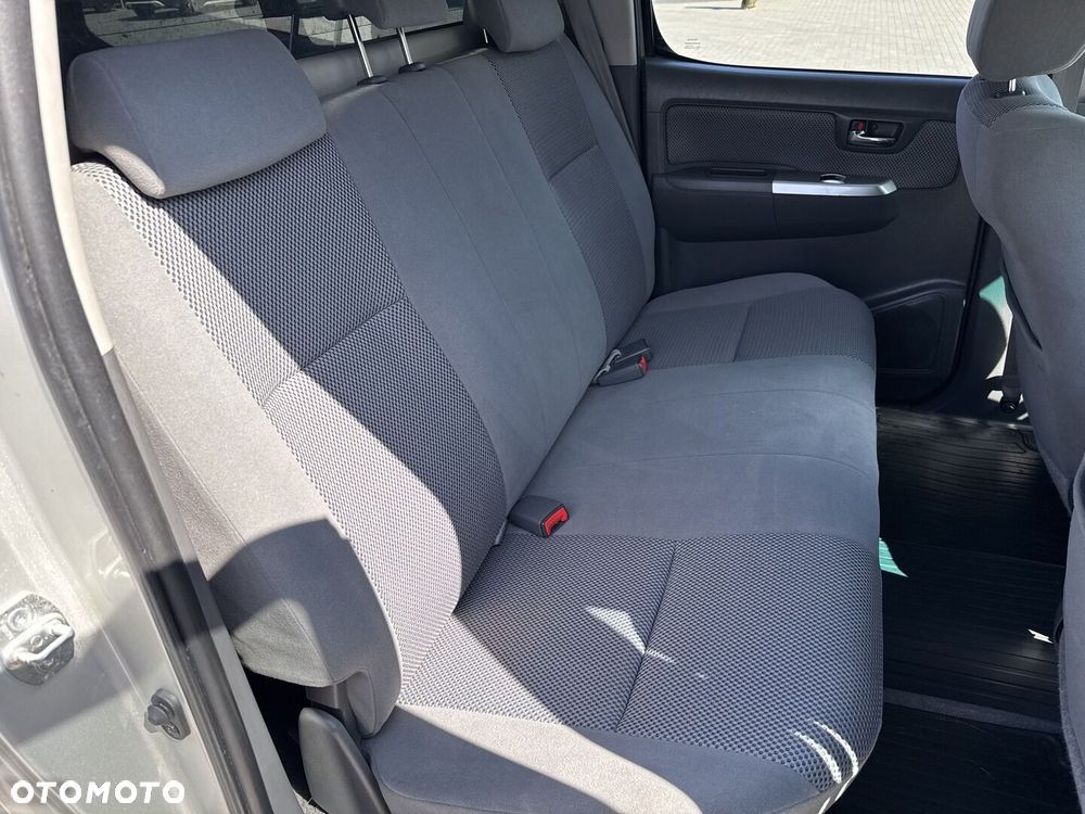 Toyota Hilux 2.5 D-4D SR - 18