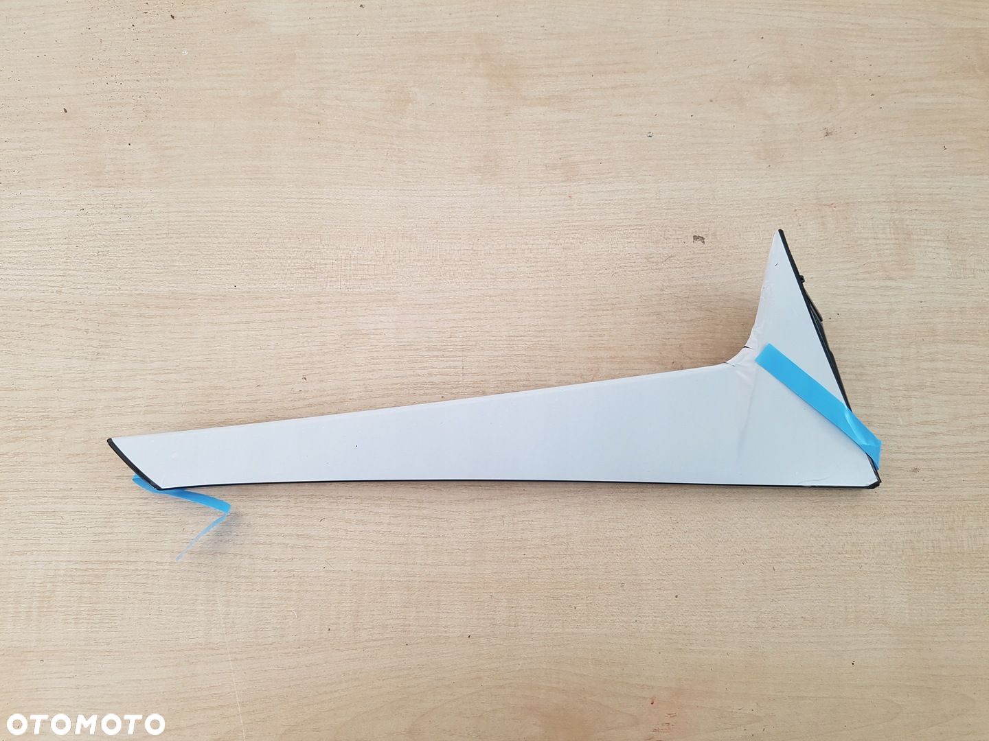 VW GOLF 8 listwa prawy spoiler klapy 5H9827940A - 1