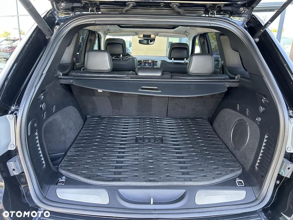 Jeep Grand Cherokee - 22