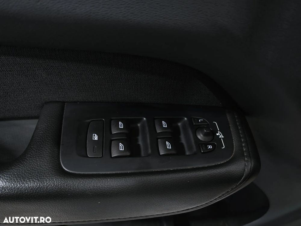 Volvo XC 60 D4 AWD Momentum - 29