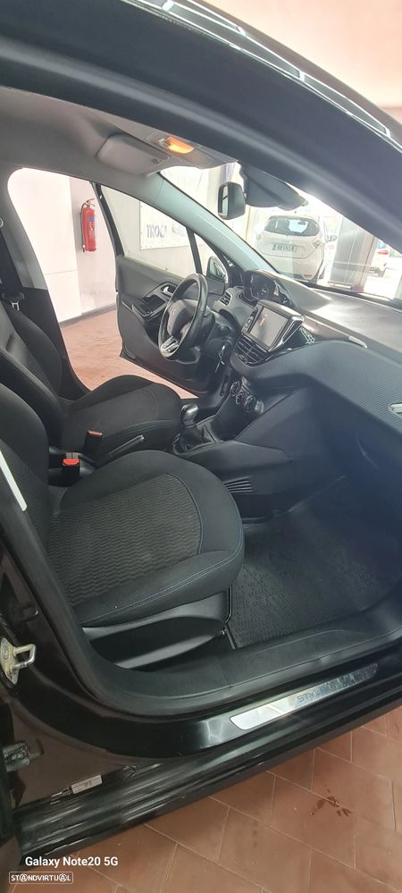 Peugeot 208 - 13