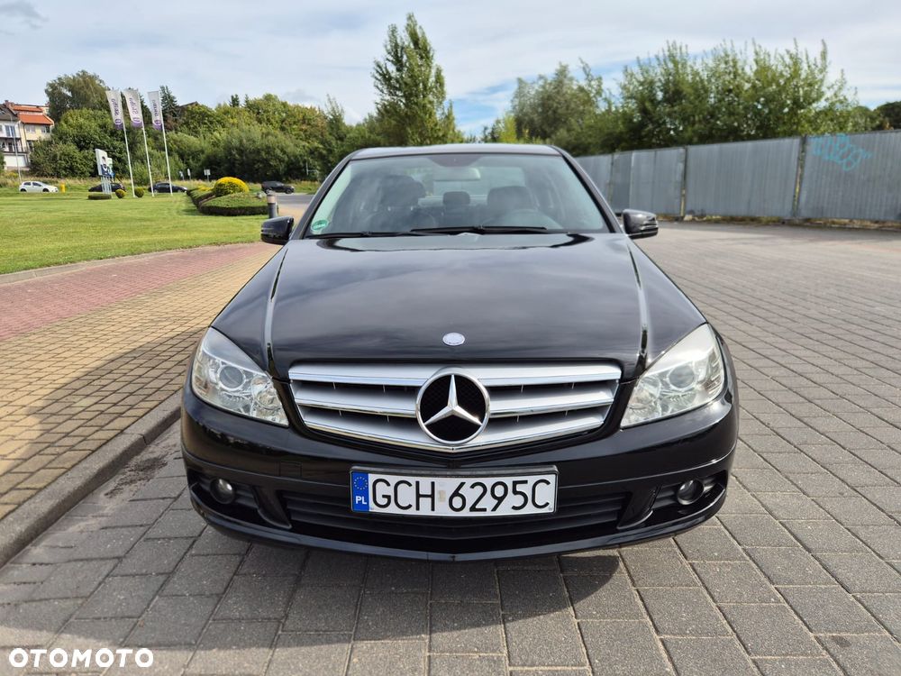 Mercedes-Benz Klasa C 180 CGI BlueEFFICIENCY Avantgarde - 2