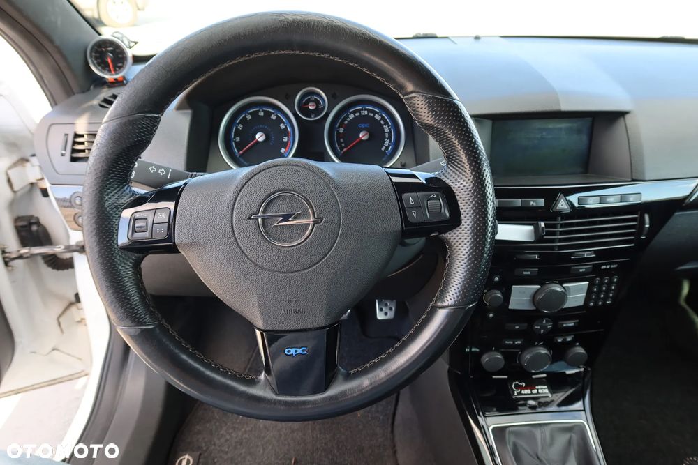 Opel Astra OPC Nürburgring Edition - 10