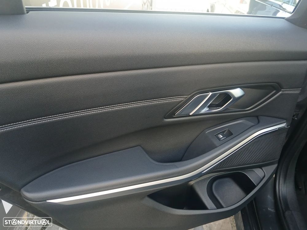 BMW 318 d Line Sport Auto - 32