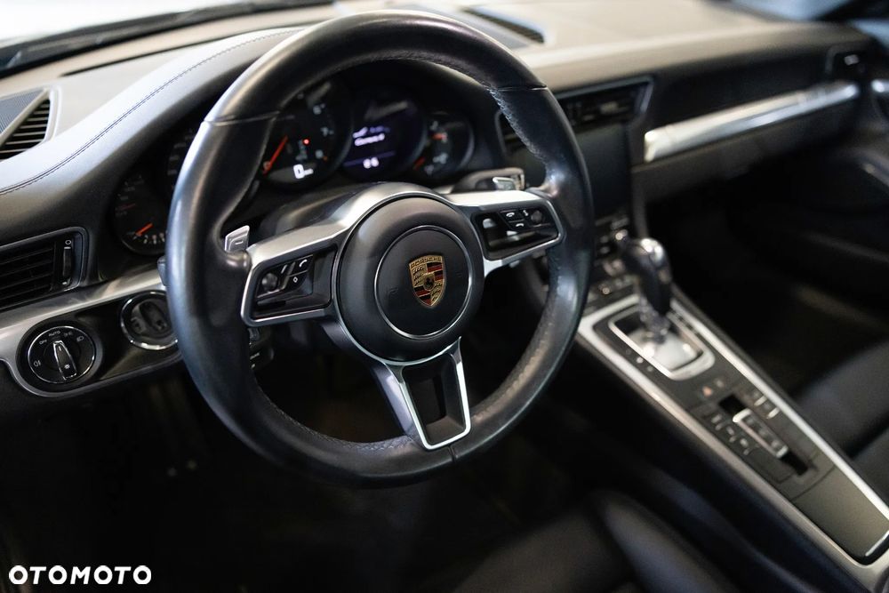 Porsche 911 Carrera 4 Cabriolet PDK - 16