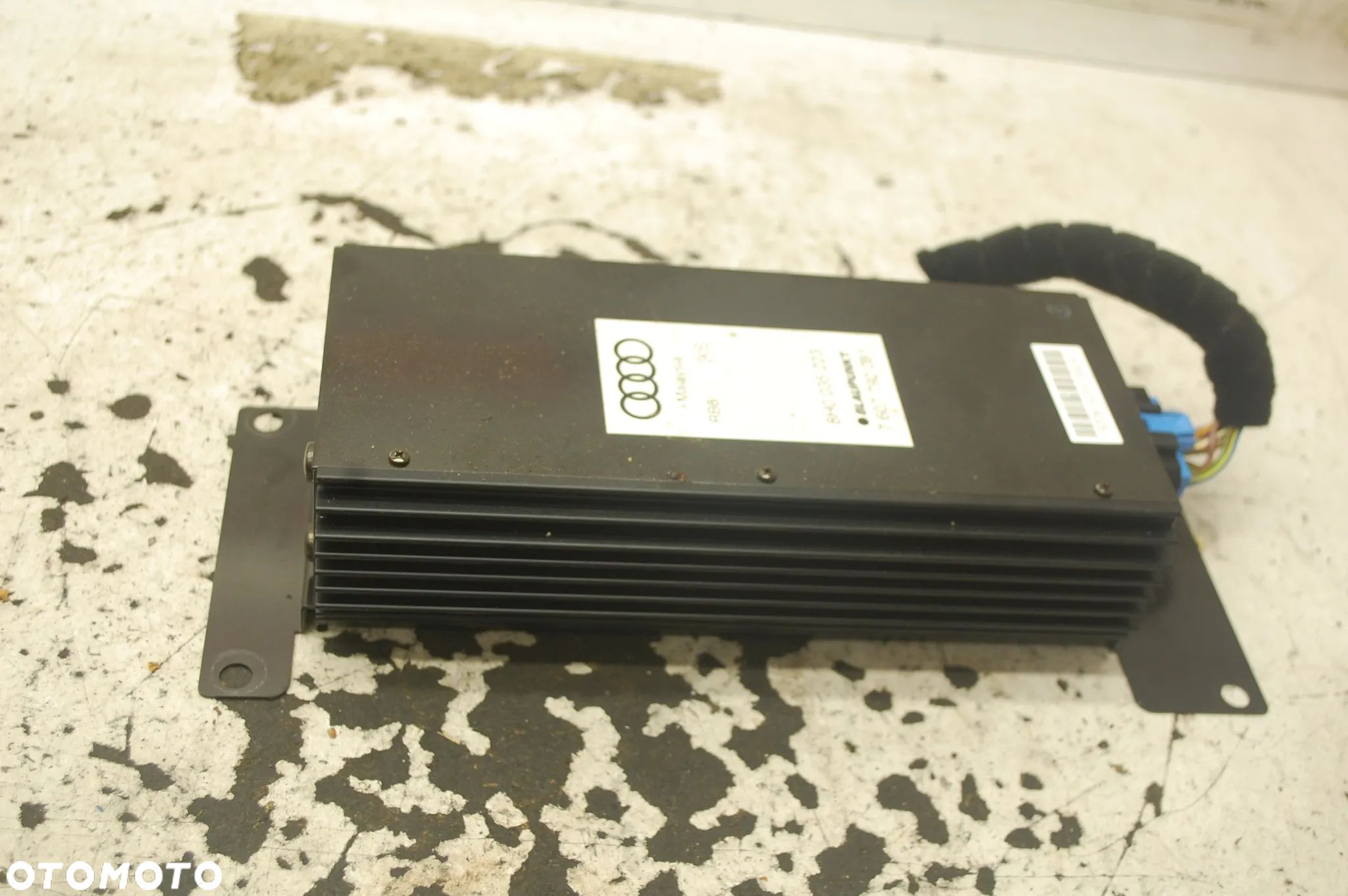 WZMACNIACZ BLAUPUNKT 8H0035223 AUDI A4 B7 B6 CABRIO - 1