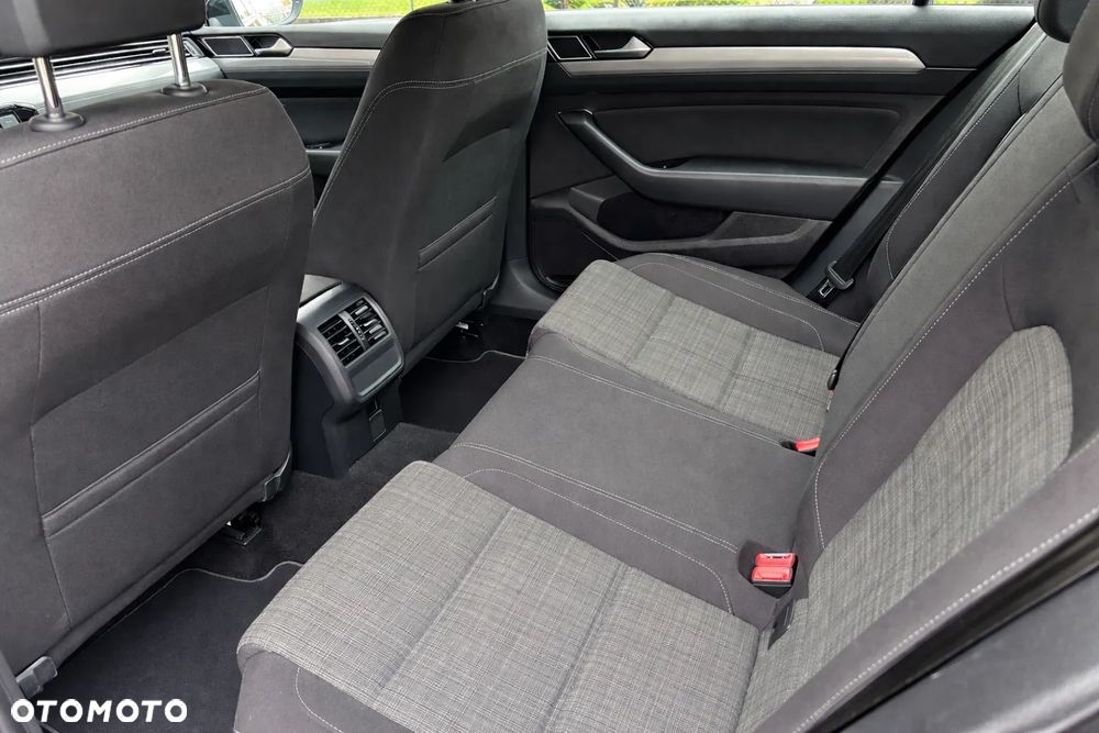 Volkswagen Passat - 17