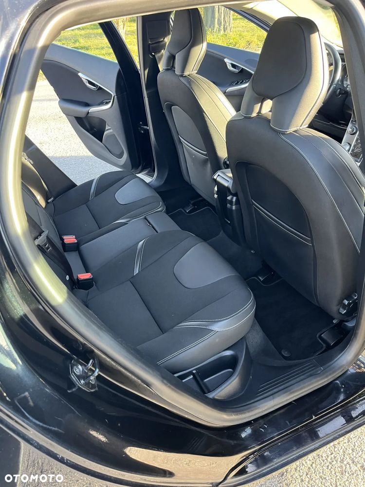 Volvo V40 D2 - 10