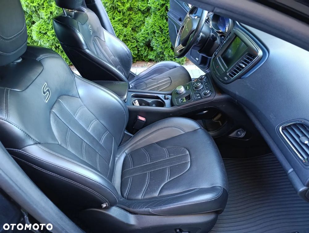 Chrysler 200 - 4