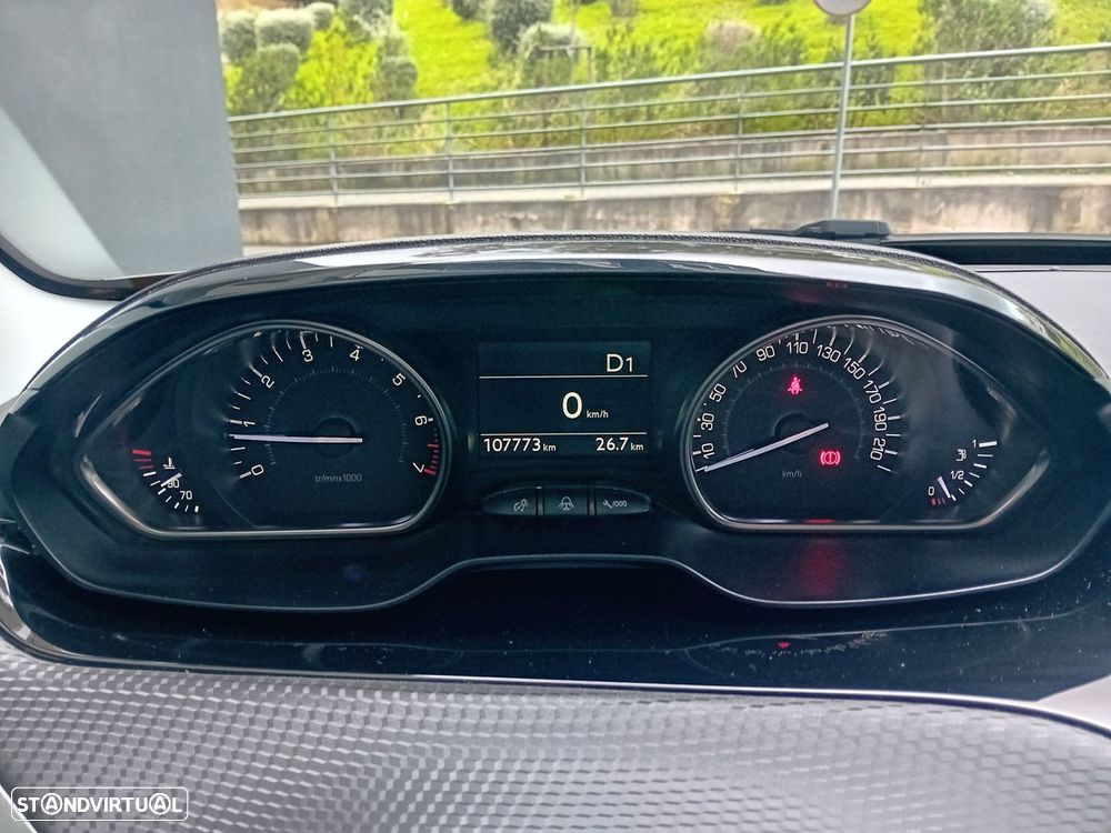 Peugeot 2008 1.2 PureTech Allure EAT6 - 20