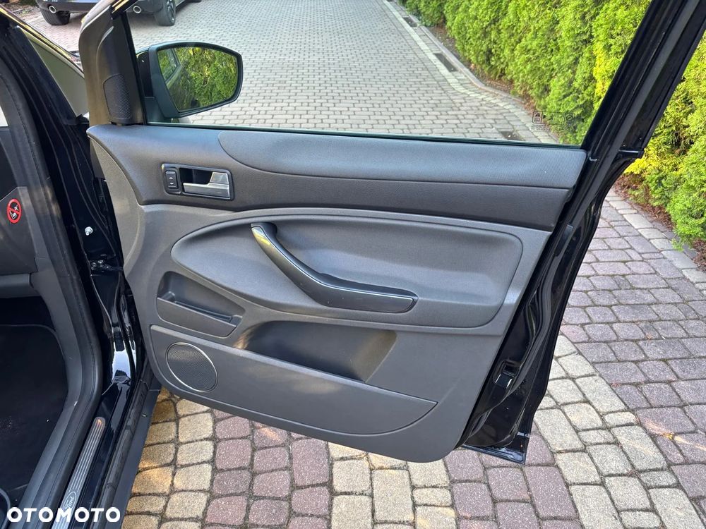 Ford Kuga 2.0 TDCi 4x4 Titanium - 32