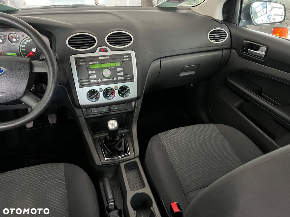 Ford Focus 1.6 TDCi DPF Ambiente - 23