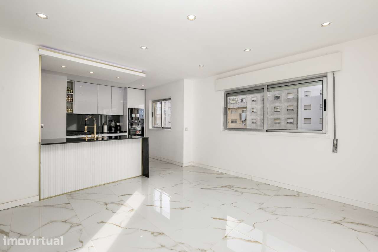 Apartamento Remodelado com 2 Quartos, Elevador e Potencial de Closet e - Grande imagem: 5/28