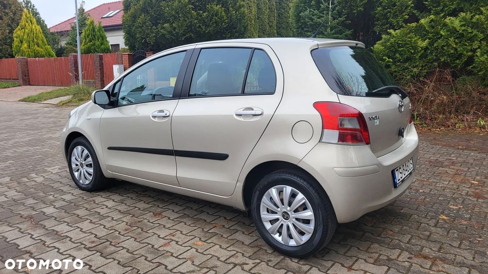 Toyota Yaris - 4