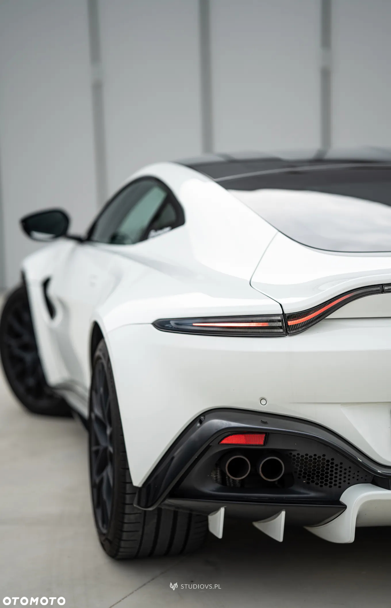 Aston Martin Vantage - 17