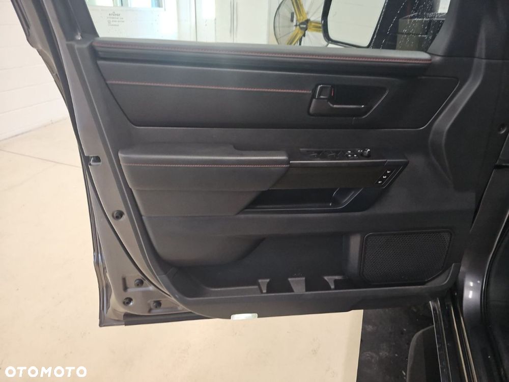 Toyota Sequoia - 10