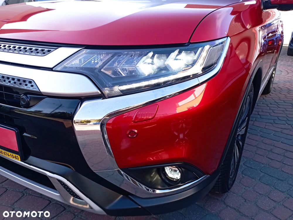 Mitsubishi Outlander 2.0 Intense + Navi 4WD CVT - 32