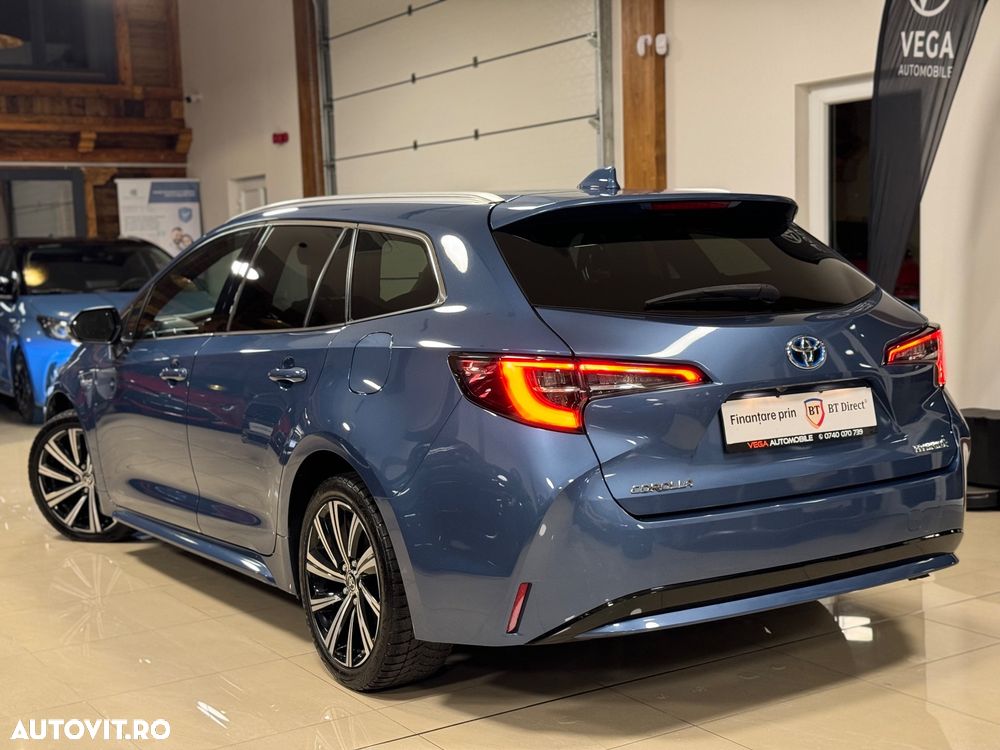 Toyota Corolla 1.8 Hybrid Team Deutschland - 4