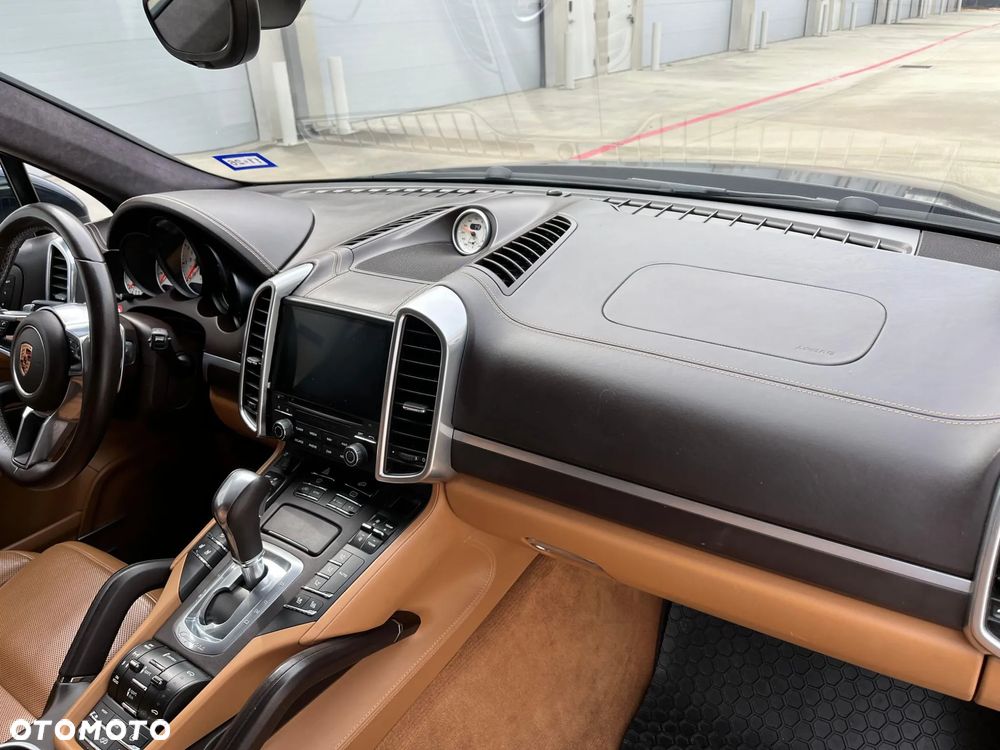 Porsche Cayenne - 19