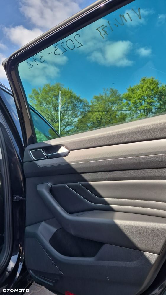 Volkswagen Passat - 13