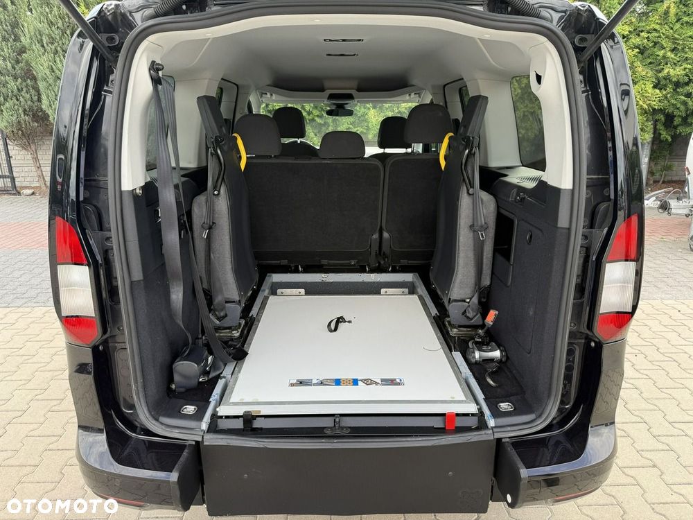 Ford Tourneo Connect Grand - 12