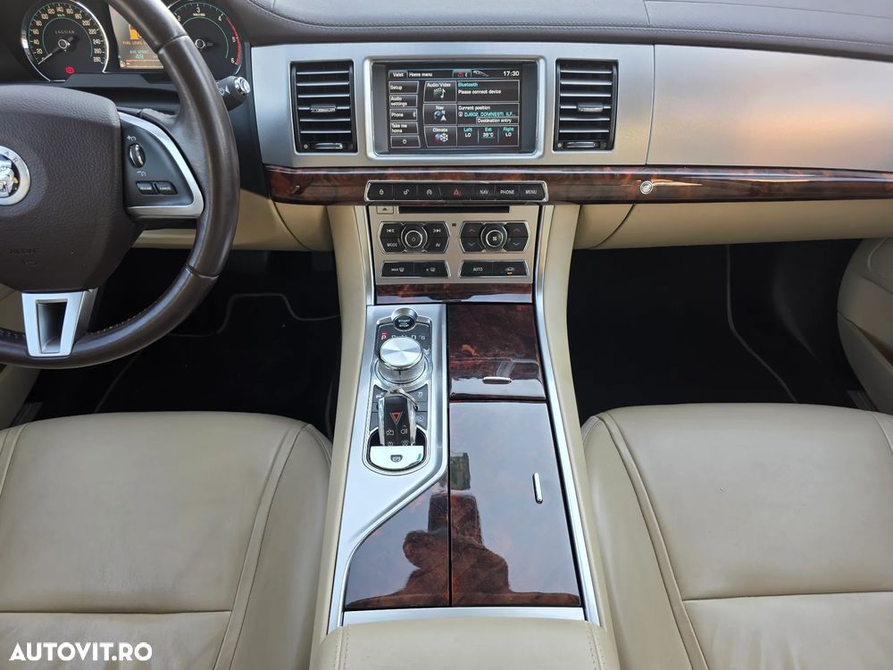 Jaguar XF 2.2D Premium Luxury - 15