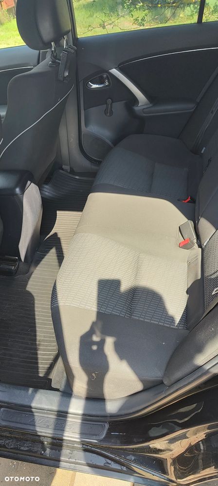 Toyota Avensis 1.6 Sol - 9