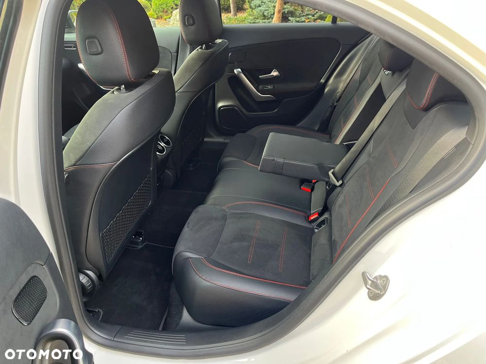 Mercedes-Benz Klasa A 200 AMG Line 7G-DCT - 7
